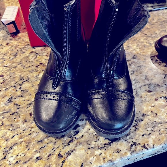 Black and brown pair of paddock riding boots for little riders. Great condition - Picture 4 of 8